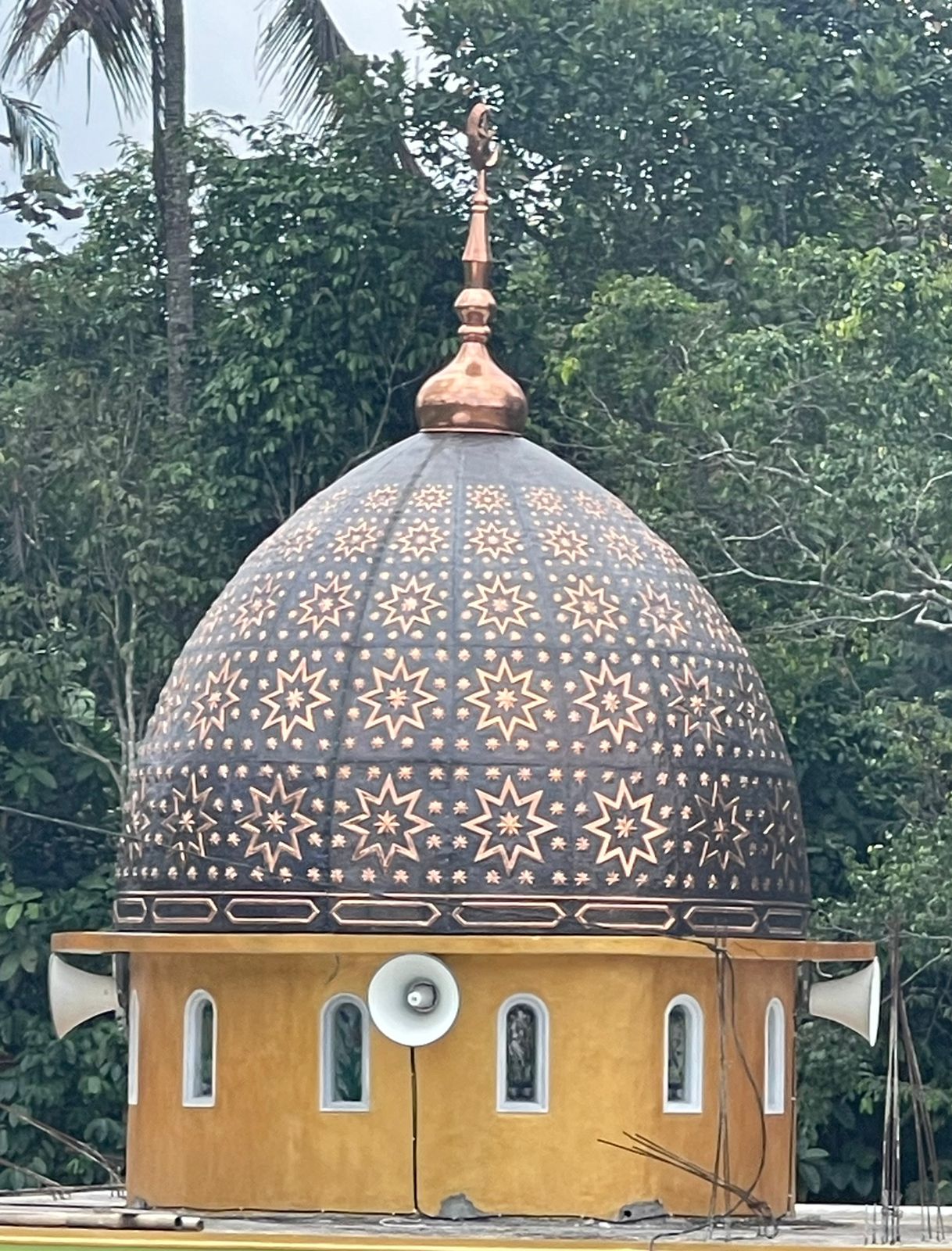 Pemasangan Kubah Tembaga Masjid Darunaim Blondo Magelang Jawa Tengah